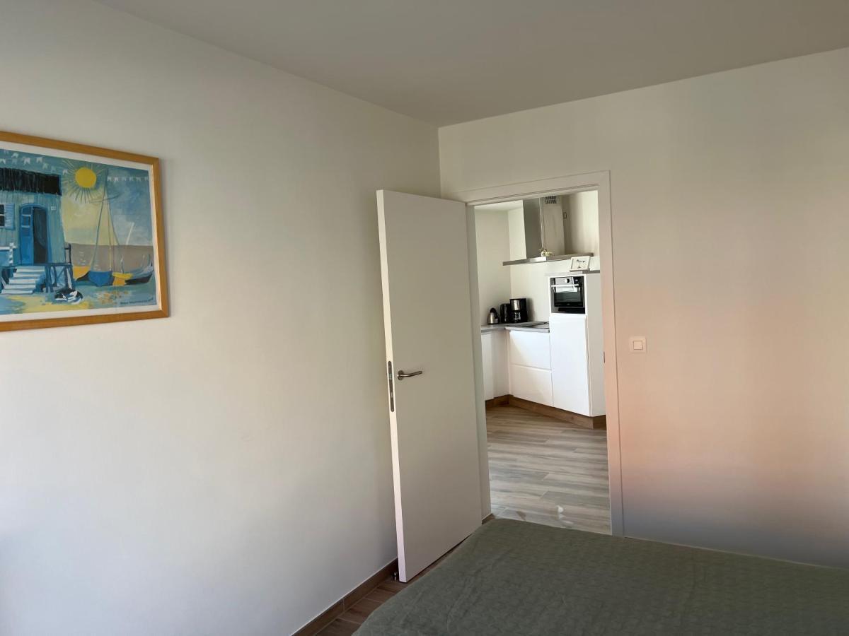 Apartment App 1 *